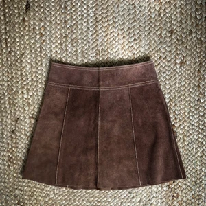 Vintage mockakjol - Jättefin mockakjol med snygga detaljer på framsidan. 