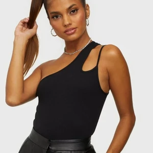 Linne - Svart linne med en arm. Använt fåtal gånger. Köparen står för frakt (66kr)