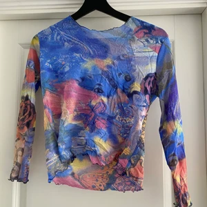 Mönstrad tröja mesh - Passar XS-M beroende på hur man vill att den ska sitta, perfekt skick 