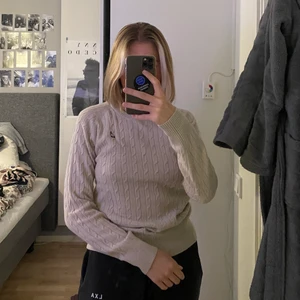 Stickad tröja - Stickad tröja från Peak Performance i ull. Sparsamt använd så i superbra skick.