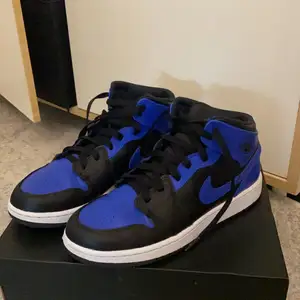 Säljer äkta jordans! 1 mid hyper royal.🥰 Vid intresse eller frågor skriv privat!💘