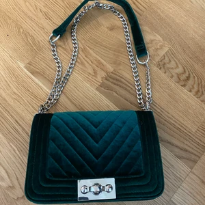 Väska Gina tricot - Fin väska från Gina tricot i gott skick. 