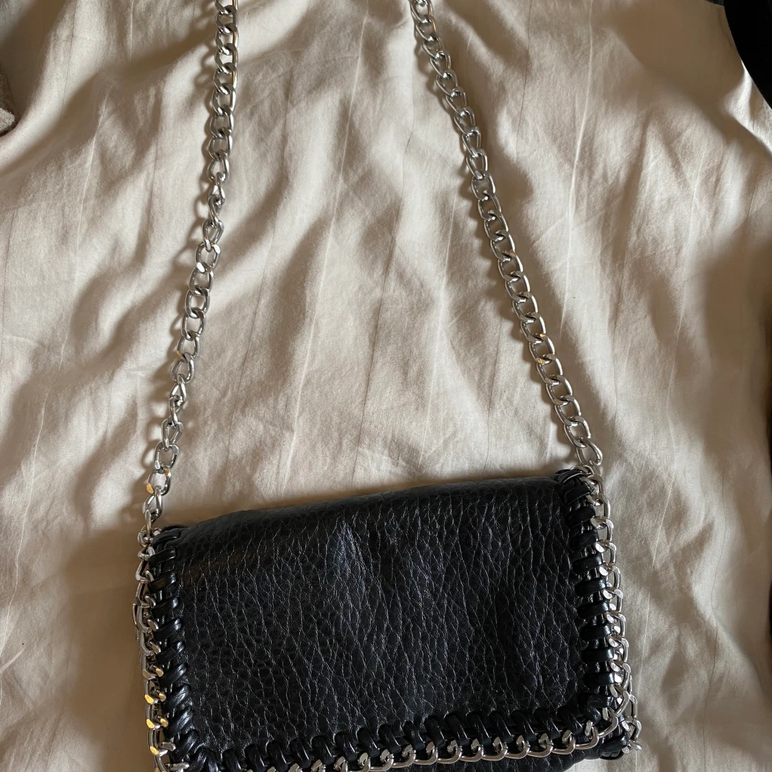 Svart ”läder” väska - 90