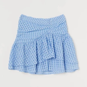 Volangkjol från HM - Jättefin kjol från HM. Köpt för 399kr