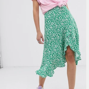 Grön kjol  - FRAKT INGÅR I PRISET!