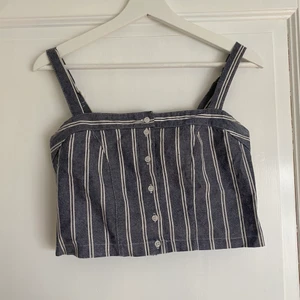 Randig topp - Randig topp från Brandy Melville. Skulle säga att den passar XS/S/M och är i bra skick😝