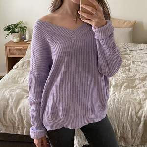 Oversized Jumper with cute crossed back detail! Knitted material in a pastel purple. Selling because it’s too big for me 💜
