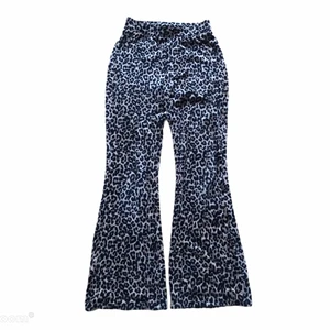 Leopard byxor - As trendiga leopard byxor! Dem är i ett mjukare material och är sååååå himla sköna. Kom privat för mer info eller intresse🤍🤍