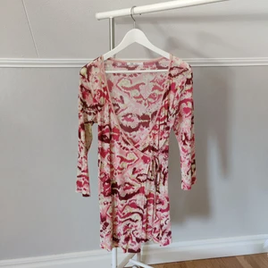 Sommarblus - Sparsamt använd och i fint skick. Passar även M.