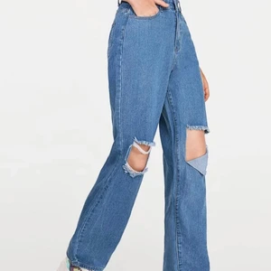 Vida jeans strl L - Dem här jeansen är vida och helt oanvända ifrån SHEIN fick dem för ett par dar sen men tyvärr var dem lite försmå för mina lår så säljer dem ist dem passar bra på folk som är från  165-170cm🥰 ops köparen står för frakten 😊