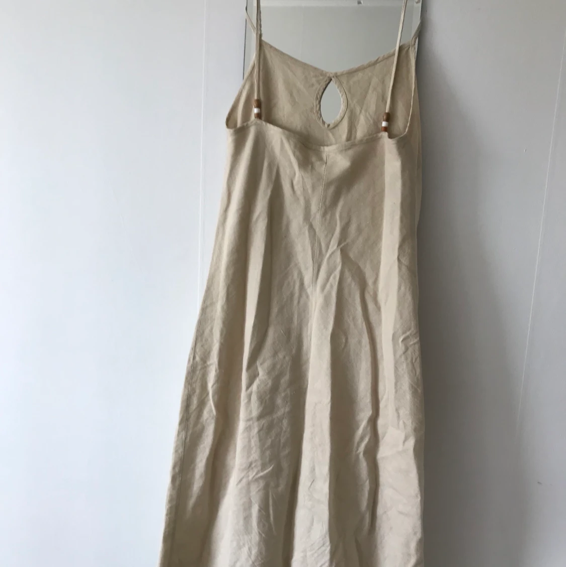 Beige klänning.  - 91