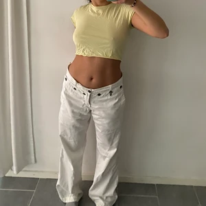 Cropped top - Supersnygg topp till sommaren! Möts på söder annars står köparen för frakt på 25kr✨ 