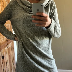 Klänning - Härlig klänning i skönt material, fint skick!🤗