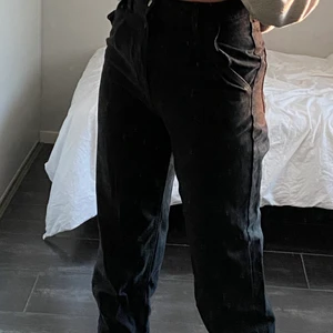 Balloon jeans - Köpta från Stradivarius och de är bara använda kanske två gånger så de är i ett väldigt bra skick!