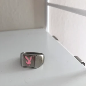 Playboy ring - Säljer pga att den är för stor på mig💕