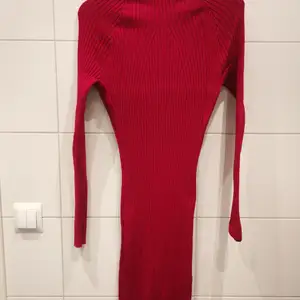 Rödrosa klänning från BikBok i storlek M 💕 Frakt tillkommer ✨