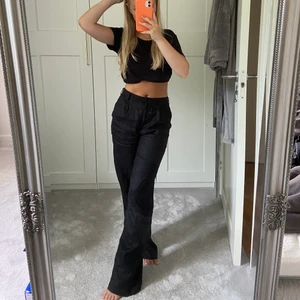 Svarta Linnabyxor  - Intressekoll på dessa svarta linnebyxor från Angelica Blick X Nakd som är slutsålda på hemsidan💜 