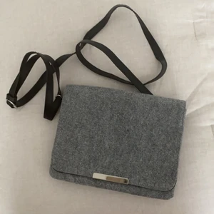 Oanvänd handväska  - Fin väska som passar till allt! Oanvänd för jag föredrar tygpåsar 🤷🏼‍♀️ 