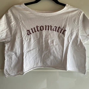 Crop top från lager 157 storlek M - Säljer denna crop top från lager 157. Har klippt av den själv. När är i bra skick. Nypris 79kr.