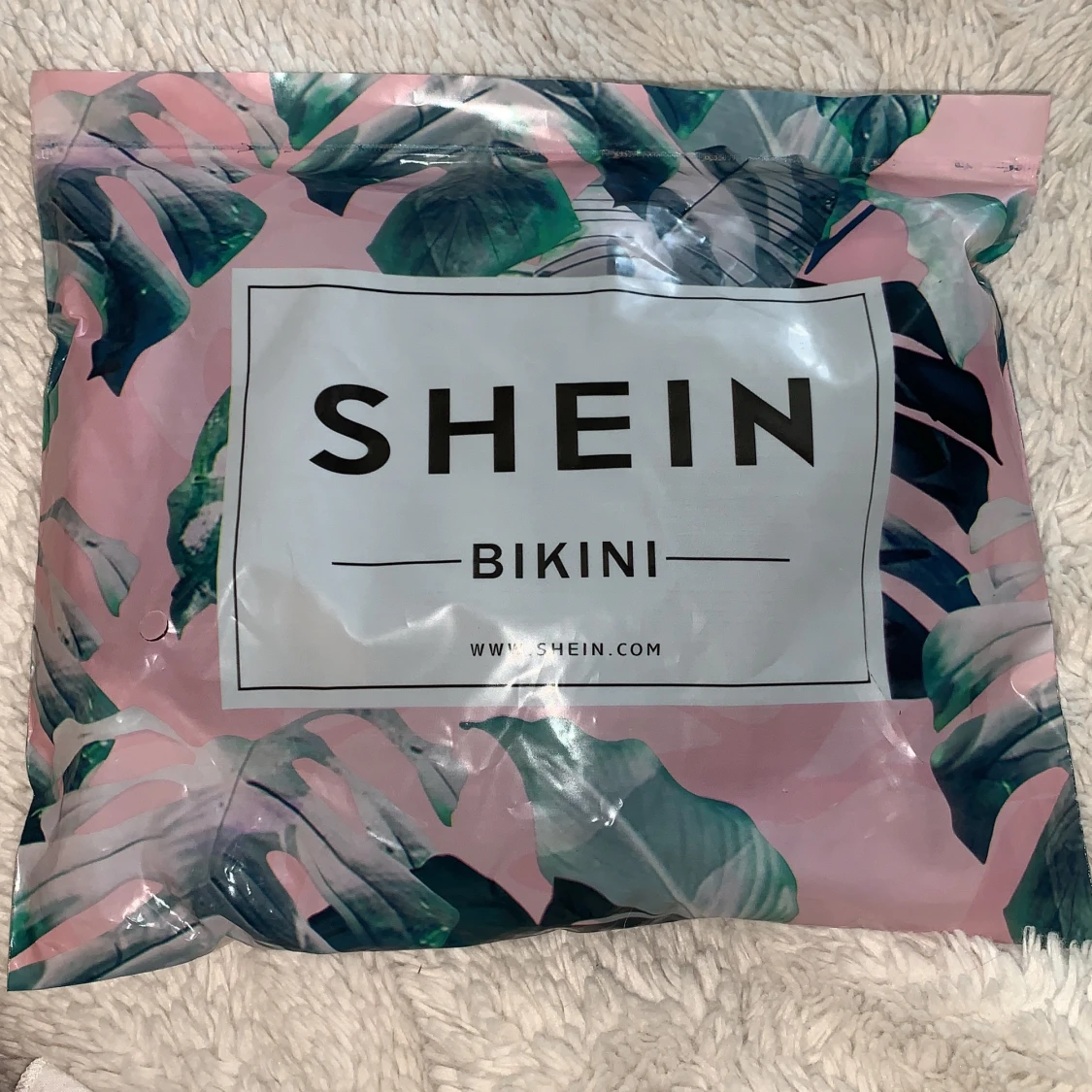 En svart bikini från shein i st xs/s  - 90