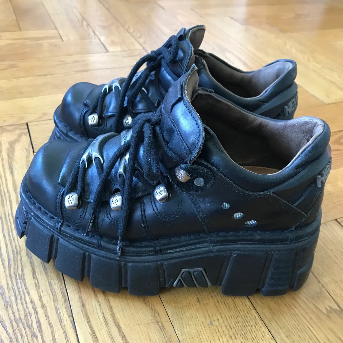 New Rock Black Tower - 90