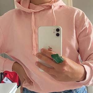 Rosa hoodie, perfekt till sommaren då den är lite tunnare😙 Frakt ingår 