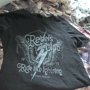 T-shirt  - Jätte fin t-shirt från Gina.✨💕🌸