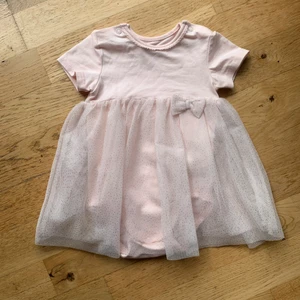 Klänning - Oanvänd klänning i strl 74