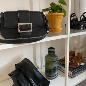 Väska  - Liten Axelväska från zara 