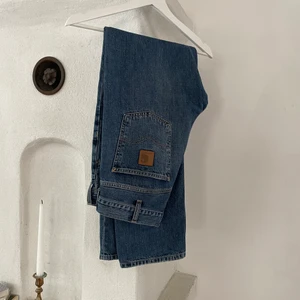 Carhartt jeans  - Carhartt jeans i storlek 32/34 i bra skick inga fläckar eller hål! Skriv om trades eller bud 