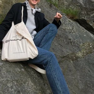 Levi’s Jeans - Classic jeans 501 från Levis W30 L32. Passar till allt. Ett måste i garderoben. Hör av dig vid frågor och funderingar🤝 Glöm inte heller att kolla in mina andra annonser 