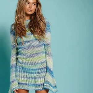 Hannahshönberg x na-kd Jstickad klänning - Hej! Söker klänningen på bilden eftersom jag vill överraska någon, söker storlek xs. Pris kan vi säkert komma överens om.  Klänningen är en Jstickad flerfärgad från senaste hannahschönberg x na-kd collaben.