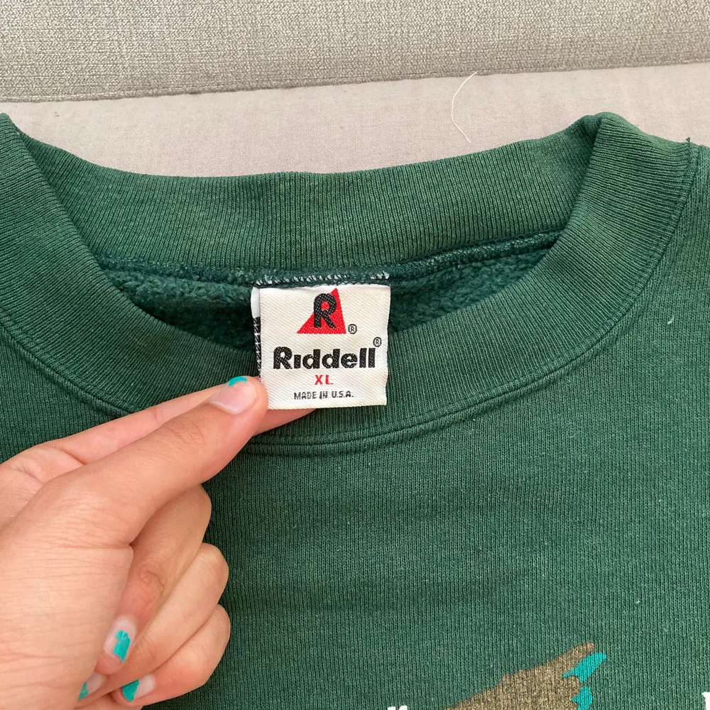 Vintage packers crewneck, storlek XL finns inga hål eller likande. Pris 450 kr plus frakt alternativt att vi möts i Stockholm.. Hoodies.