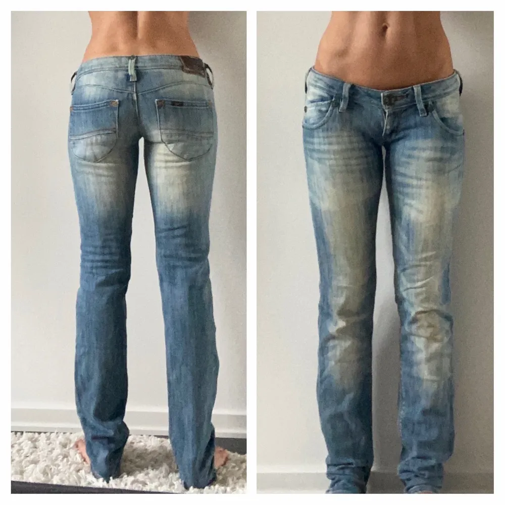 Modell LEE Hailey, raka ben, mycket låg midja. Sitter supersnyggt. Skickas med spårbart paket. . Jeans & Byxor.