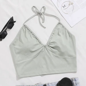 Grön topp från shein  - Grön trendig topp från shein, använd ca 1 gång på midsommar 🤍 