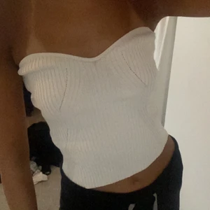 Stickad topp  - Jättefin stickad topp från Ginatricot! Använd fåtal gånger✨✨