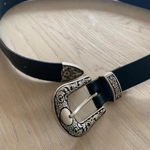 Skärp  - Skärp från River Island🤎🤎