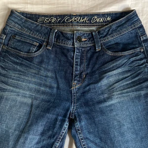 esprit baggy jeans - esprit jeans, lite slitage där nere men annars bra skick
