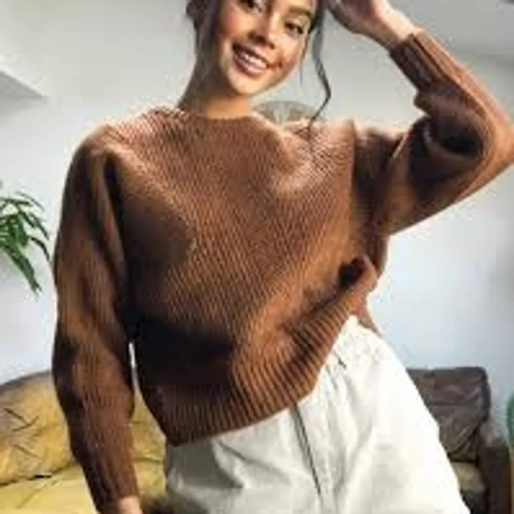 En  sweater som har inte använts, från shein,de  är S/XS . Toppar.