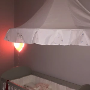 Sänghimmel  - Vit sänghimmel med kaniner, passar suverän över ditt barns säng