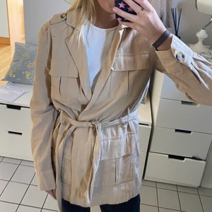 Jacka från Ginatricot - Super söt jacka från Gina tricot. Storlek 36. Köpt för 600kr