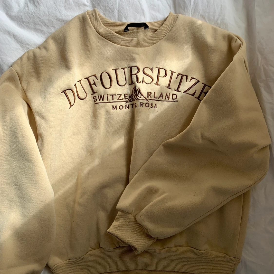 Sweatshirt med broderad text - 90