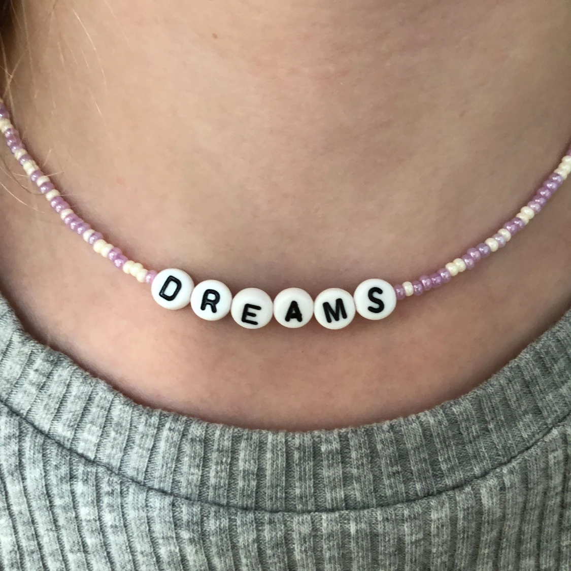 ✨Ett halsband med texten dreams✨ - 90
