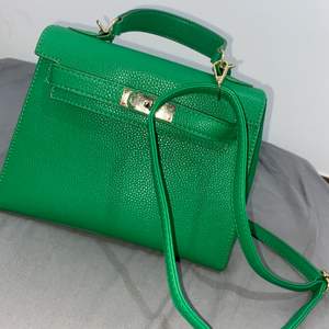 Beautiful green bag. Like a new