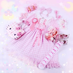 Lolita klänning - Lolita klänning från diamond honey som tyvärr ej passade mig. markerad som storlek xl men skulle säga xs-l, den är stretchig! den är i bra skick så vitt jag ser. Möts upp i Östersund eller belata för frakt på en billig peng.