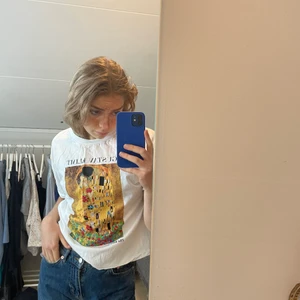 T-shirt från pulland bear  - T-shirt från pull and bear. 40kr+frakt. Storlek M