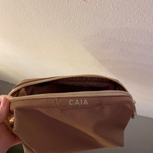 necessär  - nessecär från caia