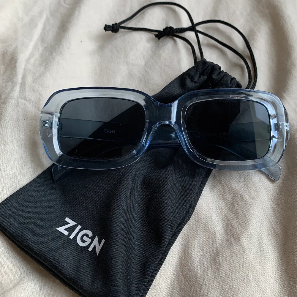 Super snygga blå glasögon från ZIGN, aldrig använda. Jätte snygga tillsammans med ett par blå jeans t.ex. . Accessoarer.
