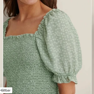 Topp från NAKD🤪 - Helt oanvänd!!!  Jättefin men tyvärr lite för stor för mig☘️💗 orginalpriset var 249 kr💜Köparen står för frakten!!