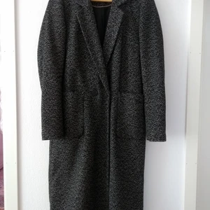 Kappa från Vero Moda - En kappa från Vero Moda som säljes för 300 kr och är storleken small. Kan mötad upp i Arlöv eller Malmö och tar bara Swish! 